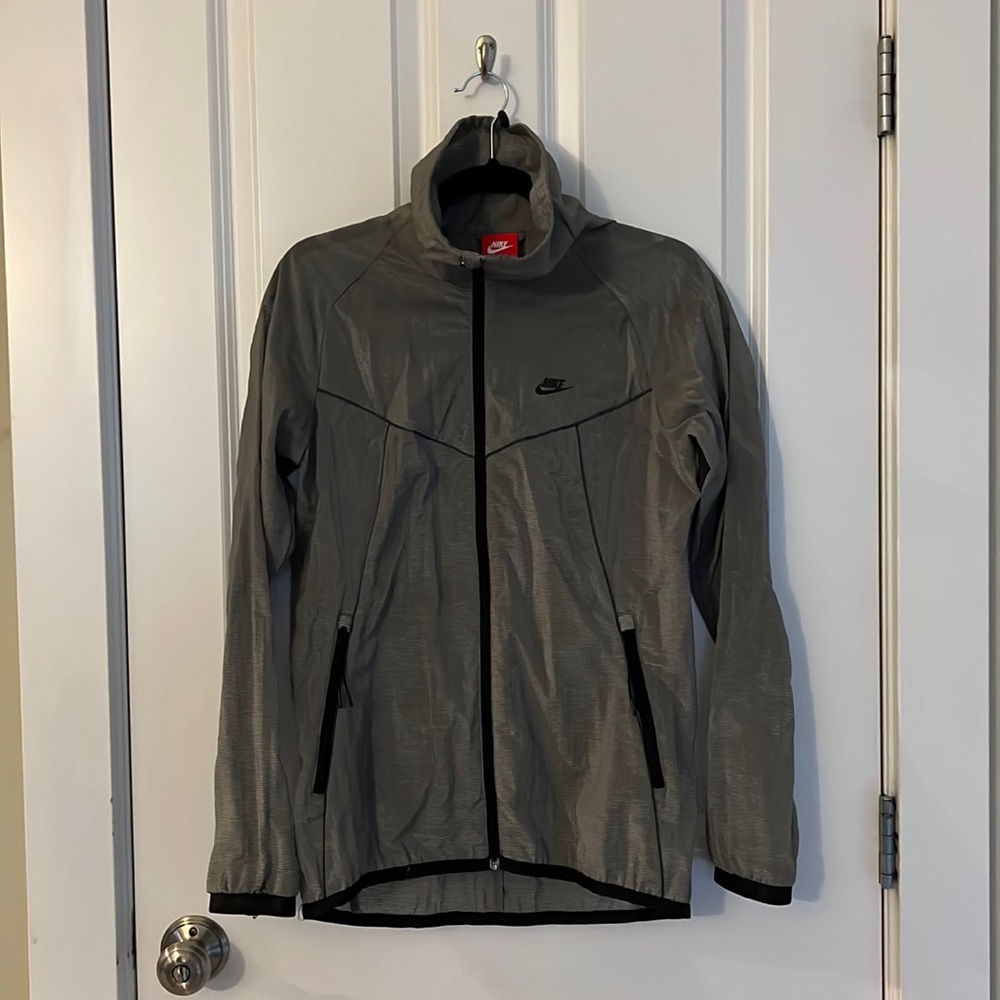 Nike lightweight sheer loosefit jacket